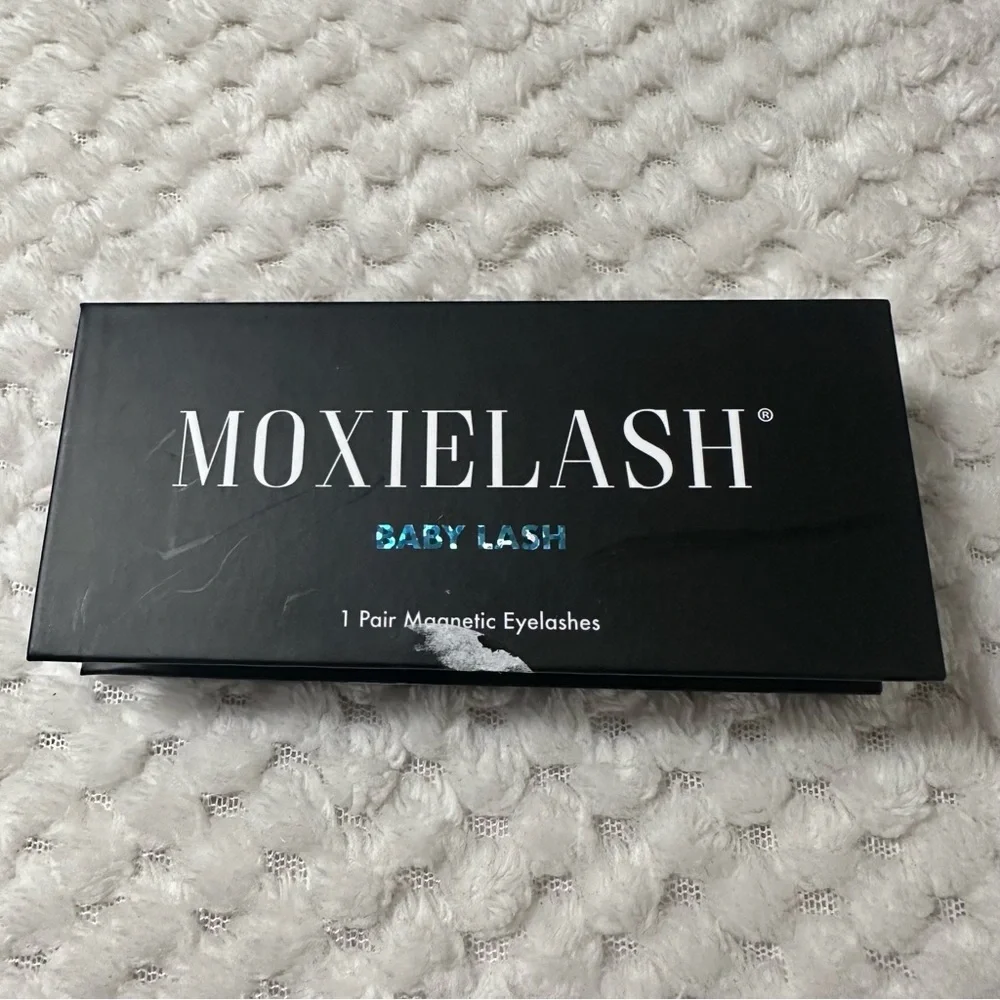 Moxielash Magnetic Lashes in Baby Lash - Picture 2 of 2
